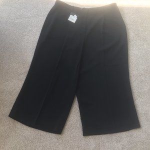 Beautiful Wide Legged Cropped St. John Pants